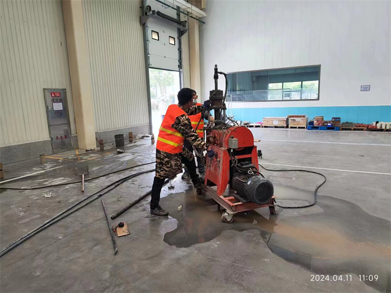 东升镇厂房地面下沉塌陷注浆加固施工